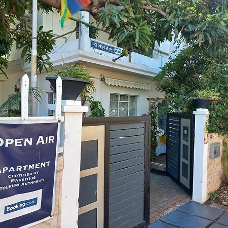 פור לואי Open Air Cafe & Apartments מראה חיצוני תמונה
