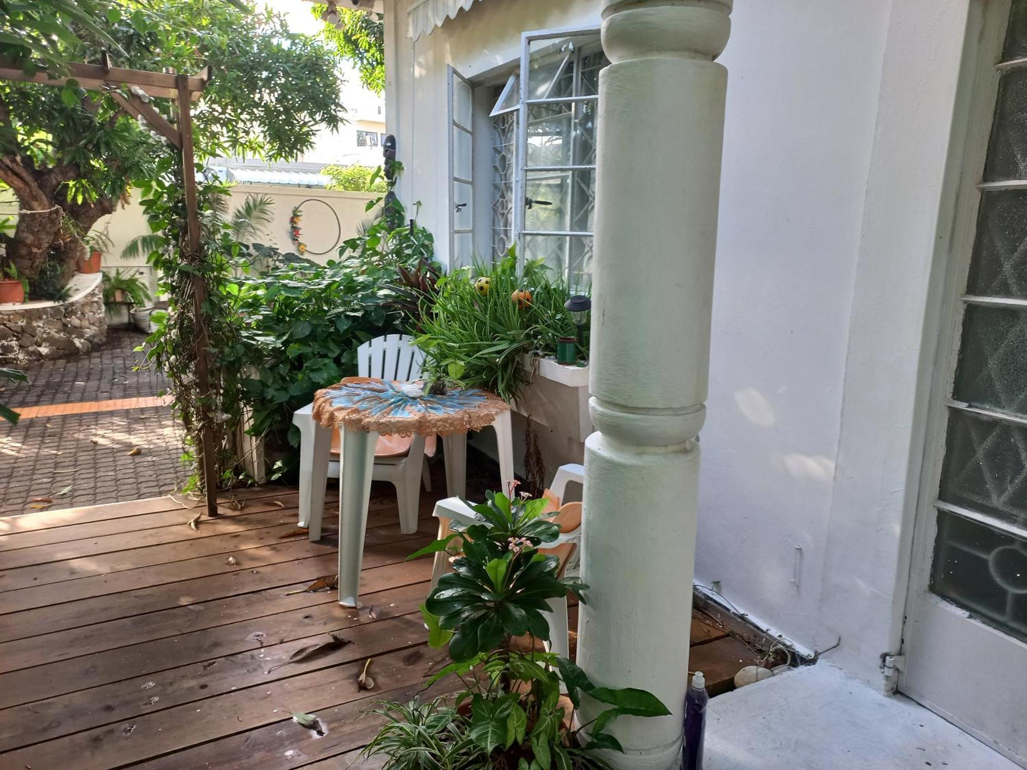 פור לואי Open Air Cafe & Apartments מראה חיצוני תמונה