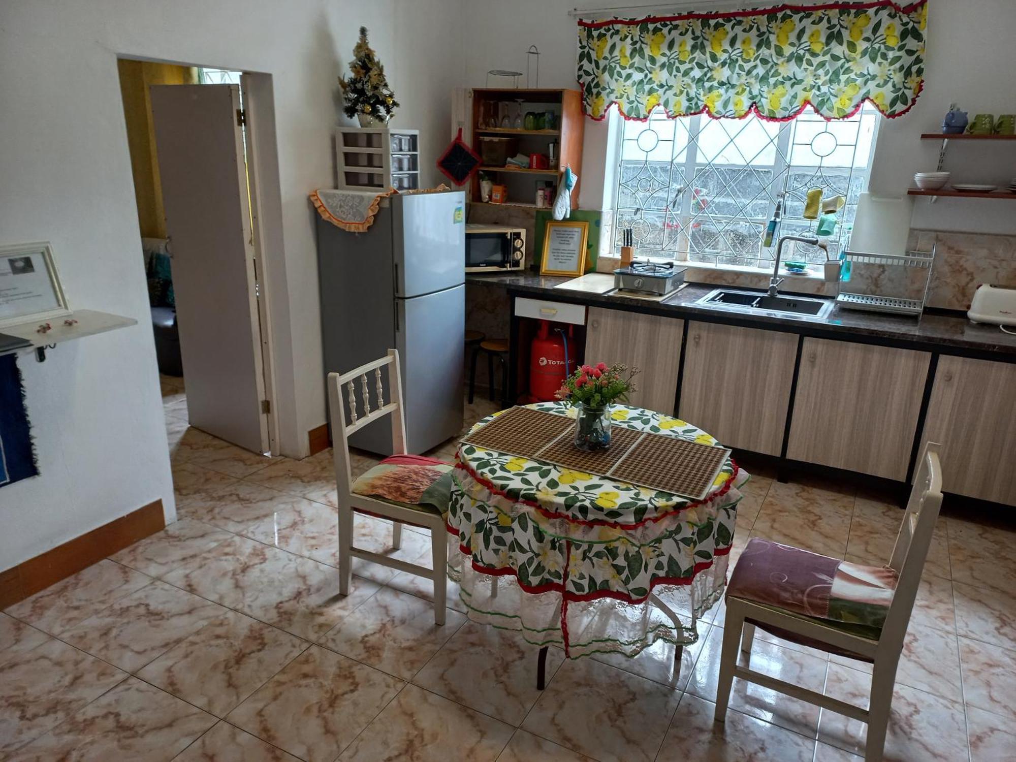 פור לואי Open Air Cafe & Apartments חדר תמונה