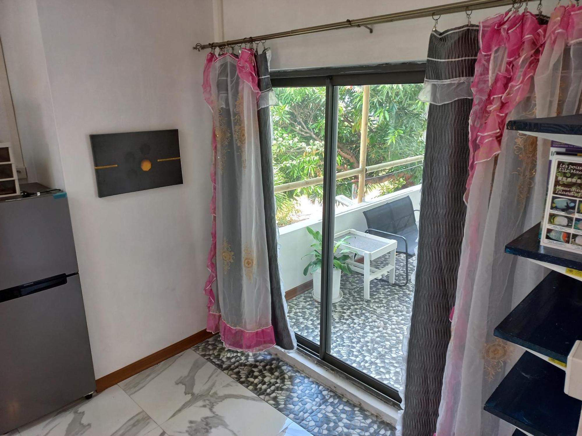 פור לואי Open Air Cafe & Apartments חדר תמונה