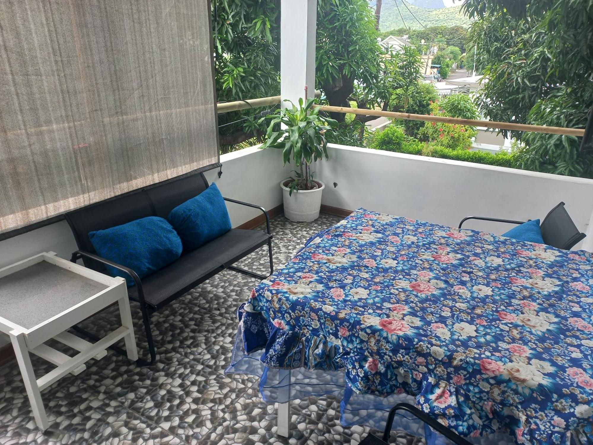 פור לואי Open Air Cafe & Apartments חדר תמונה