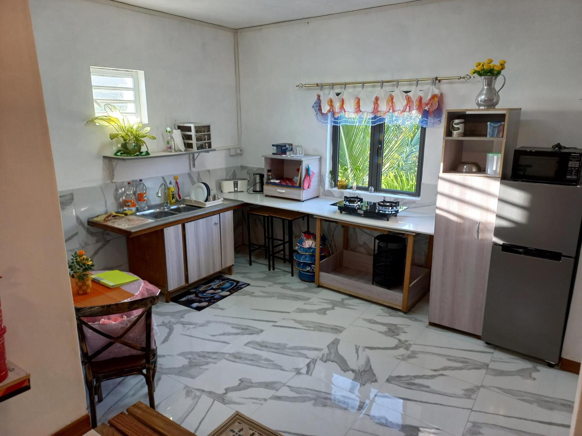 פור לואי Open Air Cafe & Apartments מראה חיצוני תמונה